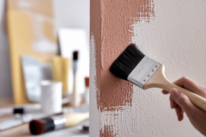 main-pinceau-peinture-mur
